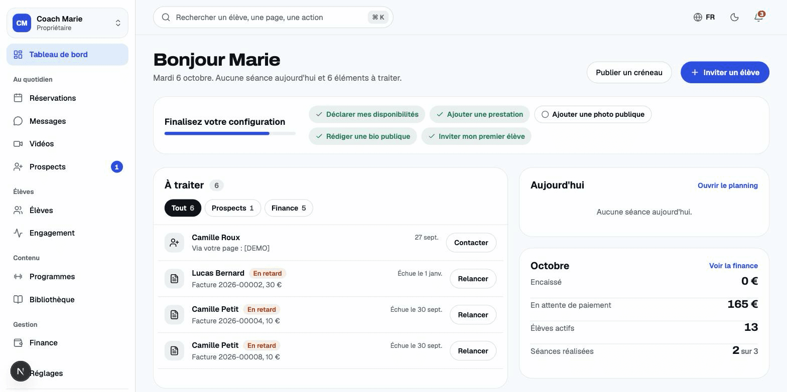 Tableau de bord Movenza : notifications, élèves, prochaines réservations, factures et prospects réunis au même endroit.